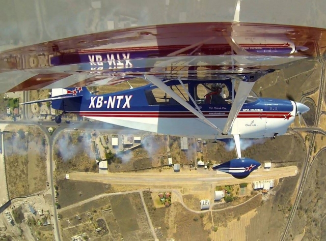 Avioneta y tu reflejo