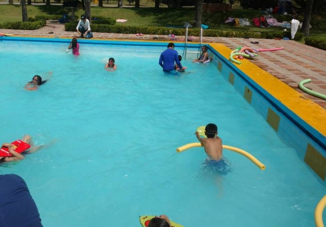 Juegos en la piscina