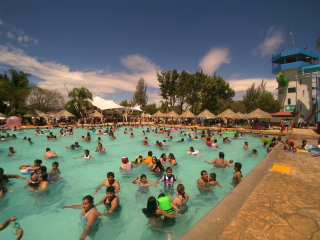 Visitantes al parque acuatico