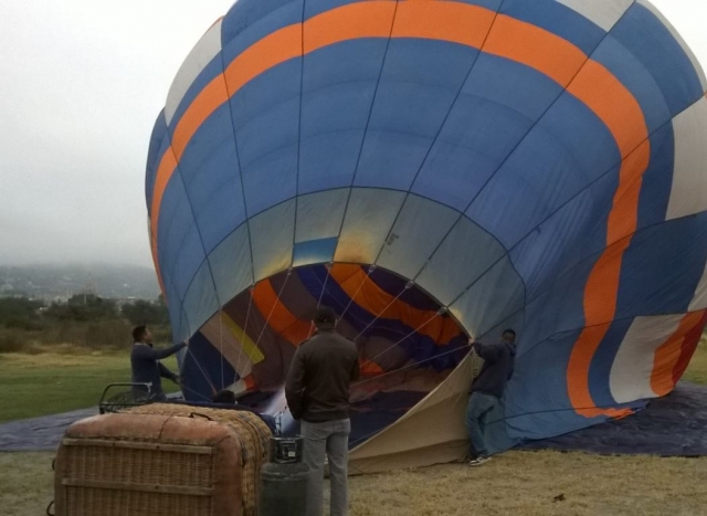 Preparando el globo para el vuelo