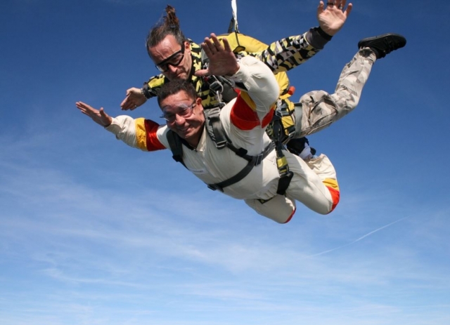 Cayendo en paracaidas a toda velocidad