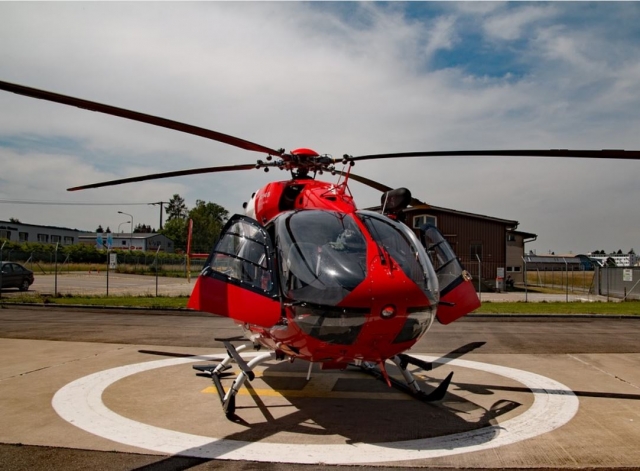 Helicoptero en el helipuerto