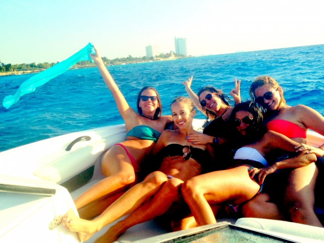 chicas divirtiendose