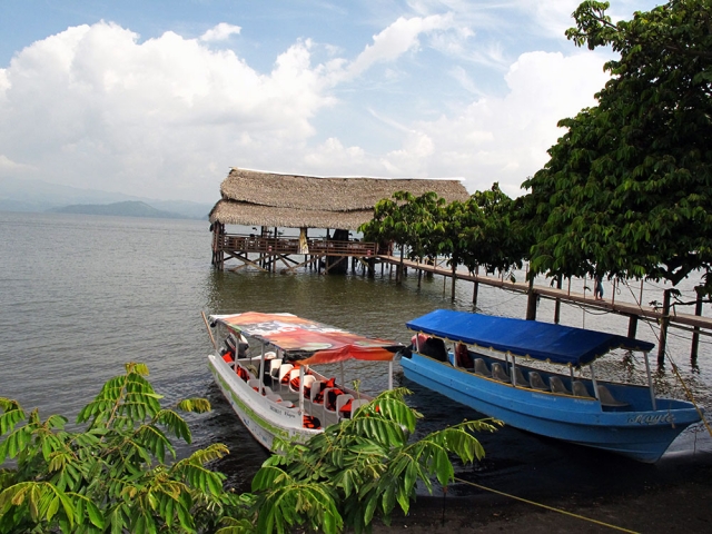 Botes en la laguna de catemaco