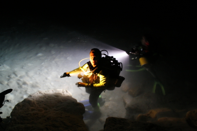 Bucenado dentro de los cenotes en yucatan 