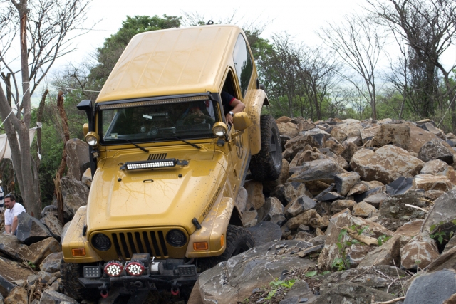 Llevando el vehiculo por todo terreno