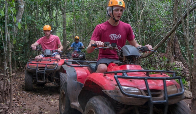 Descubriendo caminos con quad 