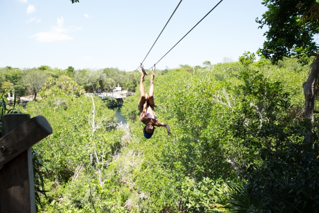 Divierte en la tirolina