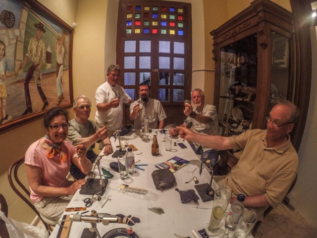 Taller para armar moscas