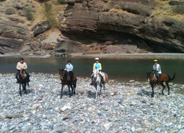 Paseo a caballo por el rio 