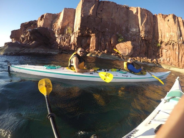 Recorre la isla en kayak