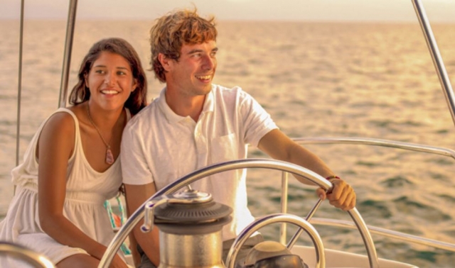 Navega con nuestro velero