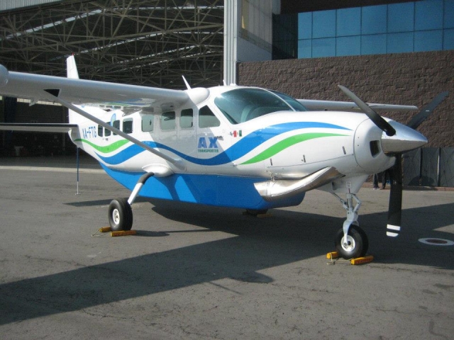 Avionetas en el hangar