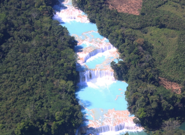 Cascadas de agua azul 