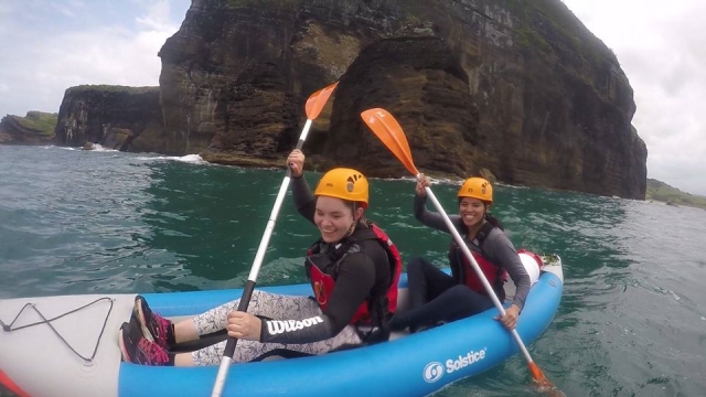 Nuestros visitantes practicando kayak