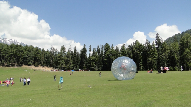 Juega con el zorbing