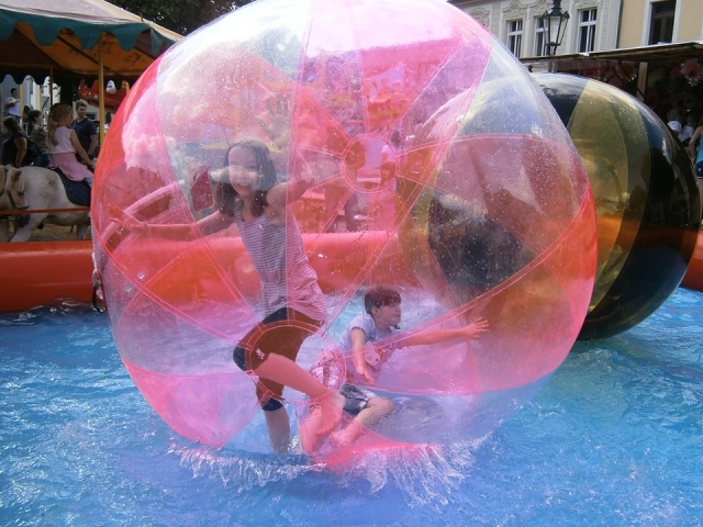 Zorbing en el agua