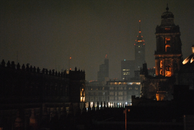 El visita guiada nocturno de la ciudad