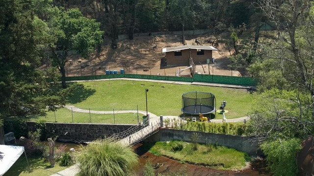 Vistas del complejo con parque infantil