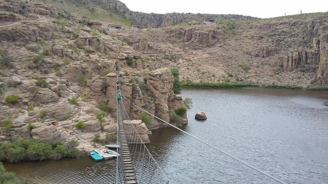Cruzando el río