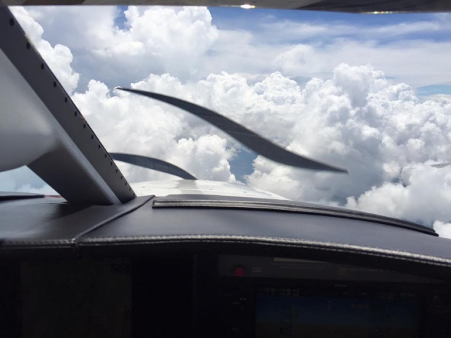 Sobre las nubes