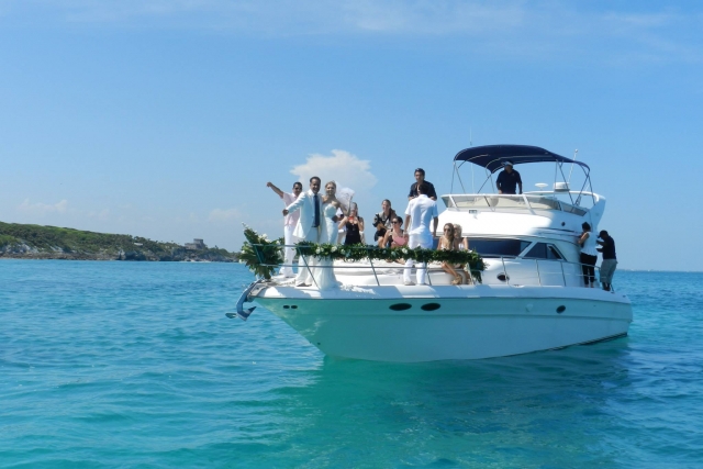 Celebra en tu paseo en barco