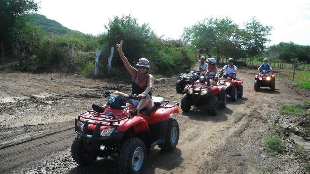 Cruza todas las zonas en quad