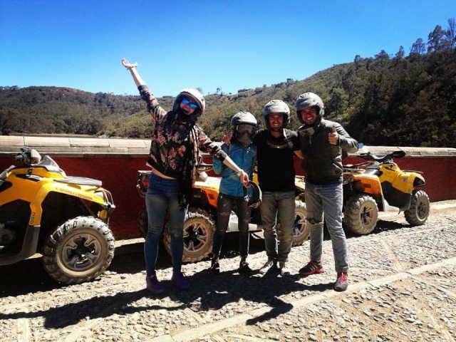 Con todos tus amigos en moto