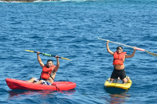 Haz kayak por toda la playa