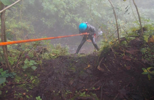Desciende por el agua