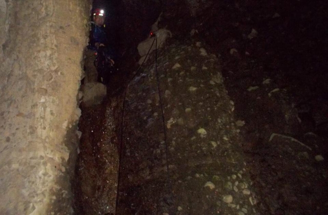 Hundete en las cuevas