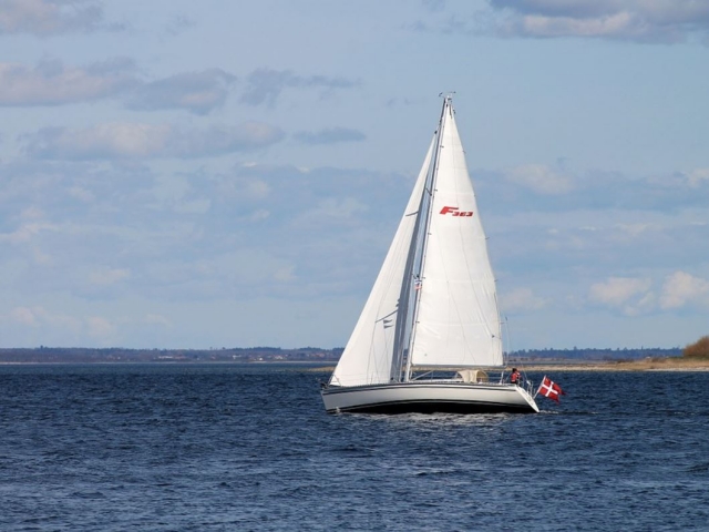 Barco impulsado por el viento