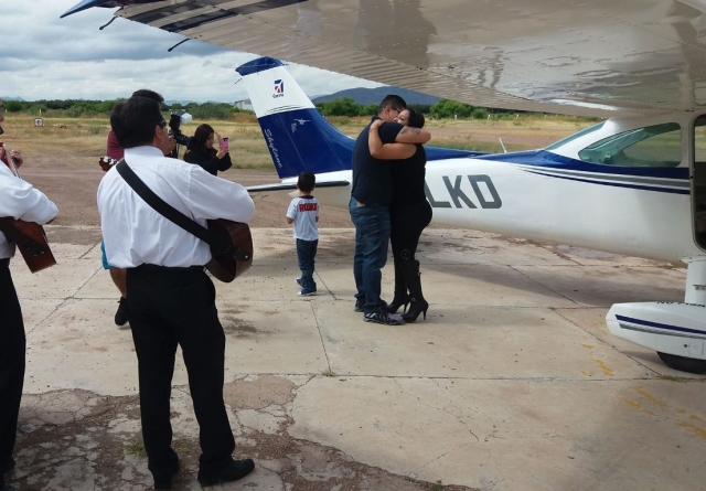 Sorpantano con musica en el aerodromo