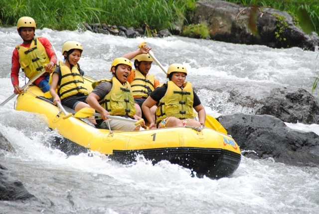 pasalo en grande con el rafting