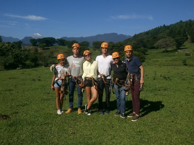 preparandose para el tirolina