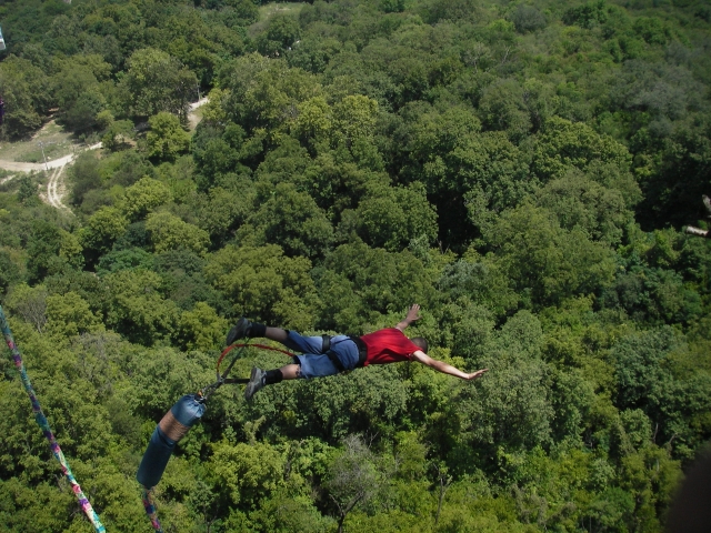 Saltando en puenting en Monterrey