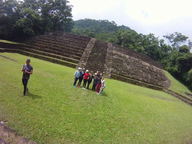 visitando las ruinas