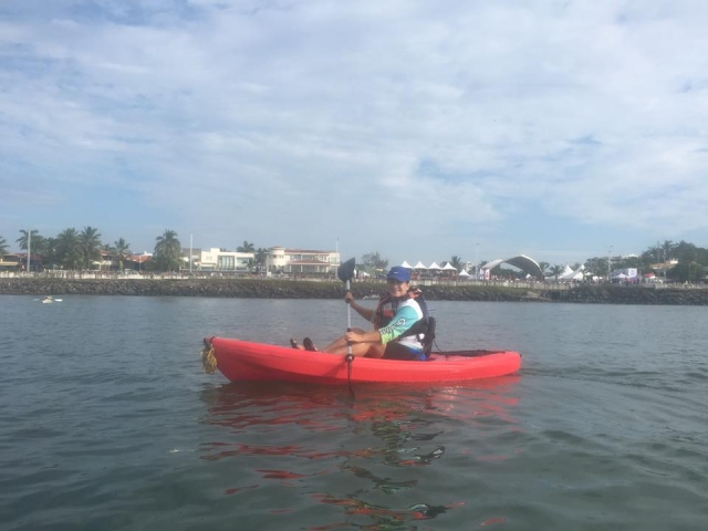 Subete en los kayaks