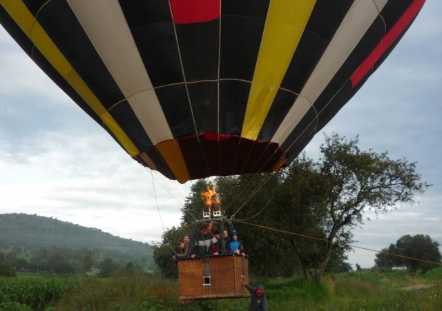 Asistiendo las maniobras de vuelo