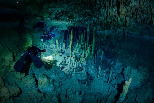 buceo en cuevas