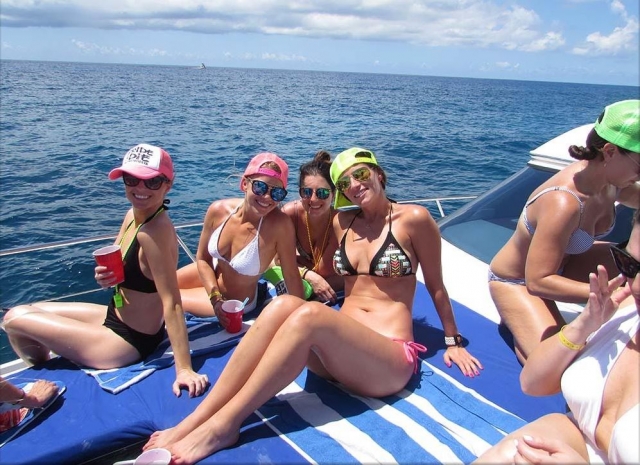 Cogiendo el sol en barco en Playa del Carmen