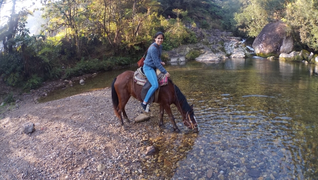 cabalgando en la escondida