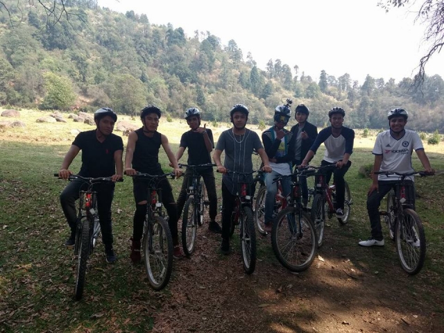 Equipo a punto de practicar el deporte