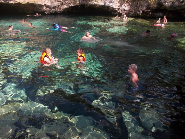 Relajate en el cenote
