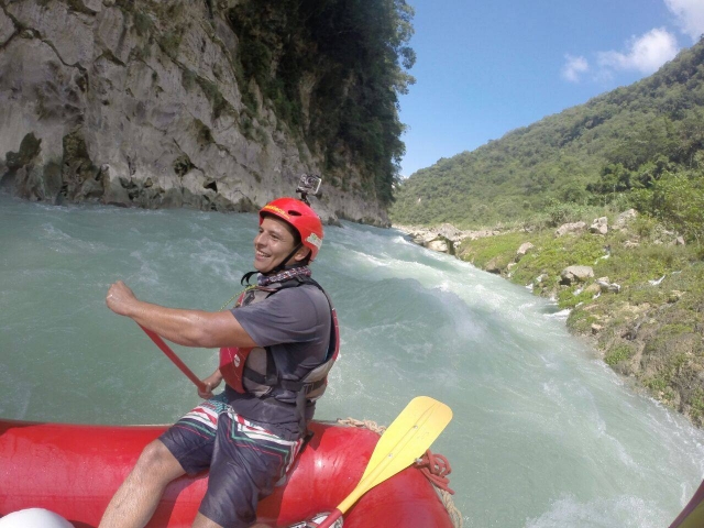 Diversion asegurada en el rio