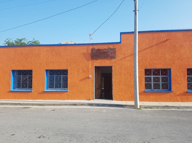 Fachada principal del hostal