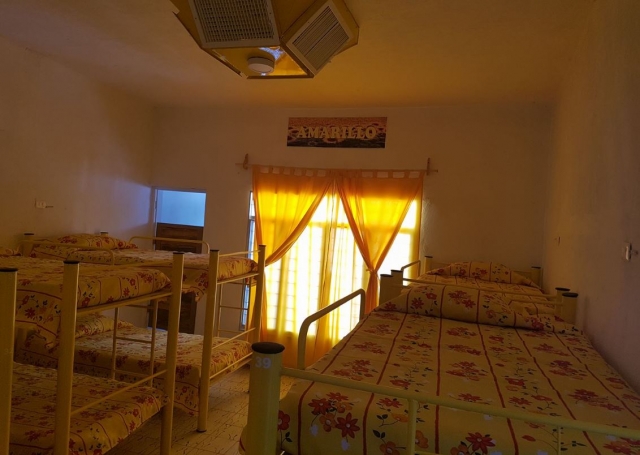 Habitacion amarilla del hostal