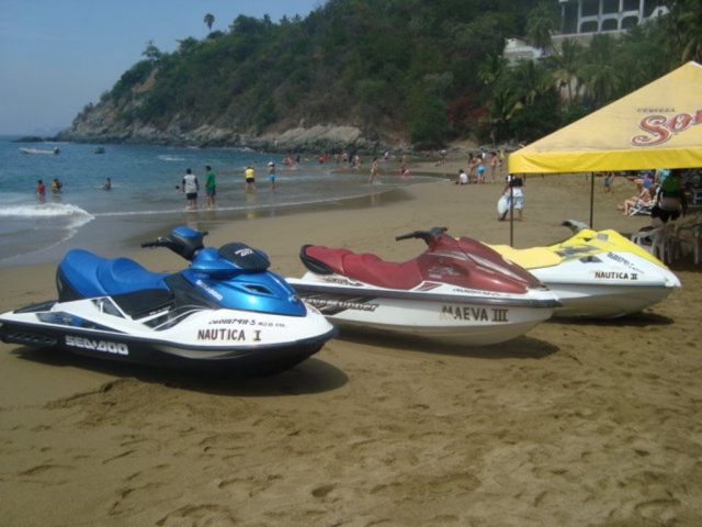 Nuestras motos en la costa