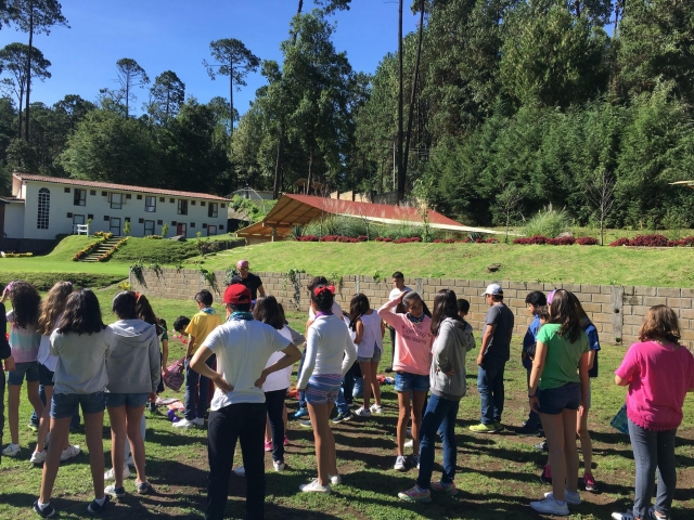Juegos de pelota en el campamento