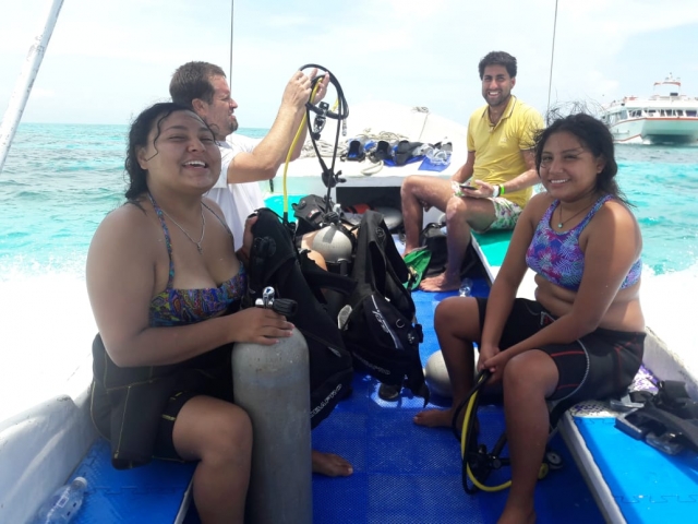 Listos para la sesión de buceo